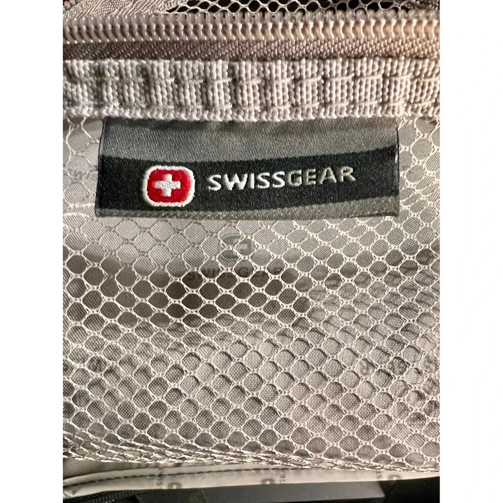 SwissGear Medium Duffle‎ Travel Bag Red Excellent Ballistic Nylon Utility